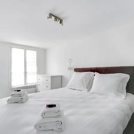 Off Bright In Heart Of Marais Apartment