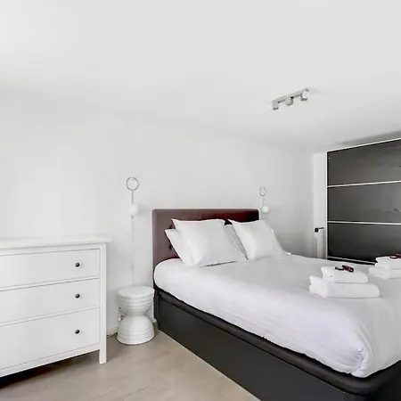 Off Bright In Heart Of Marais Apartment