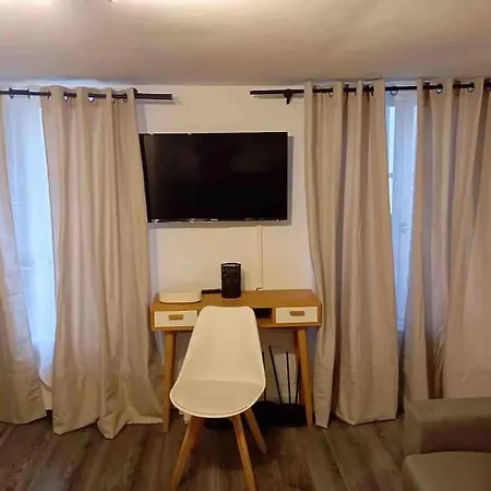 Off Bright In Heart Of Marais Apartment